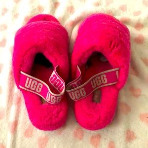 These are ugh slippers, size 9, very comfortable, easy to slide on